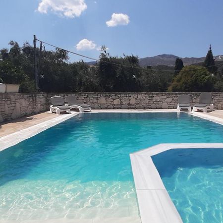 Villa Petrino - Central Flat Location Within Kassiopi. Sleeps 8 Экстерьер фото