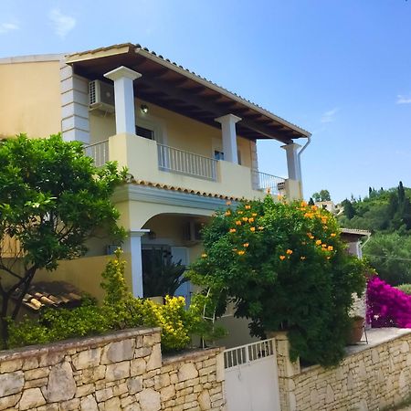 Villa Petrino - Central Flat Location Within Kassiopi. Sleeps 8 Экстерьер фото