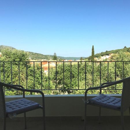 Villa Petrino - Central Flat Location Within Kassiopi. Sleeps 8 Экстерьер фото