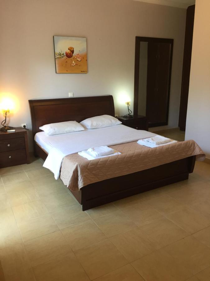 Villa Petrino - Central Flat Location Within Kassiopi. Sleeps 8 Экстерьер фото