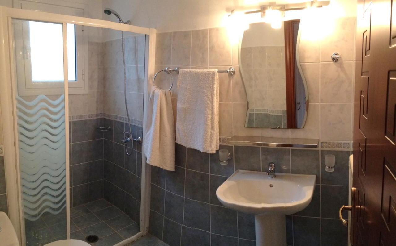 Villa Petrino - Central Flat Location Within Kassiopi. Sleeps 8 Экстерьер фото