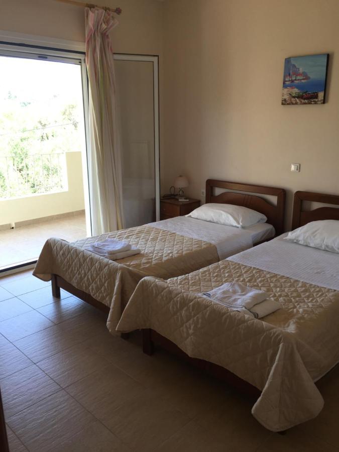 Villa Petrino - Central Flat Location Within Kassiopi. Sleeps 8 Экстерьер фото