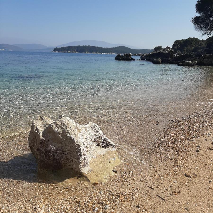 Villa Petrino - Central Flat Location Within Kassiopi. Sleeps 8 Экстерьер фото