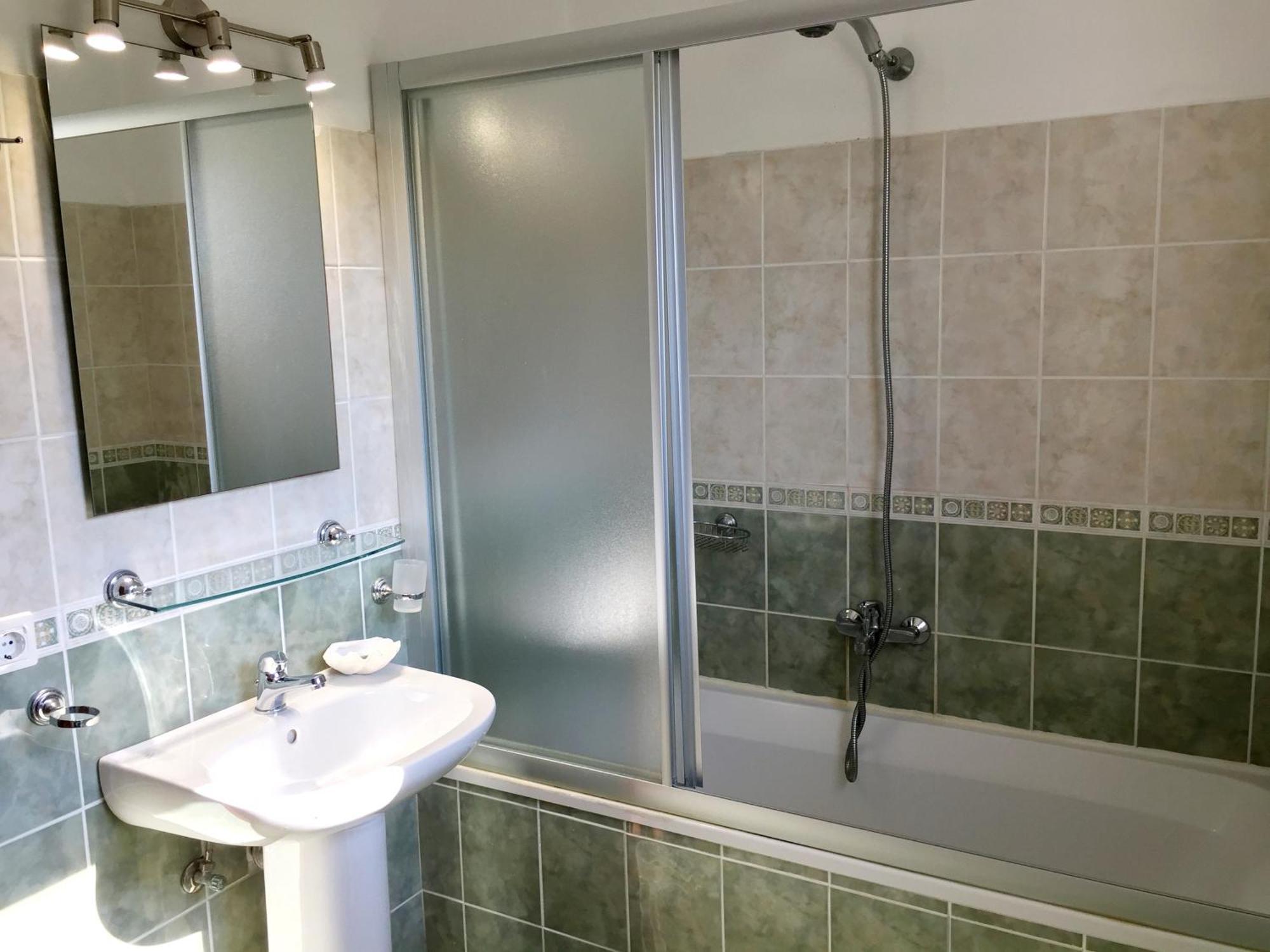 Villa Petrino - Central Flat Location Within Kassiopi. Sleeps 8 Экстерьер фото