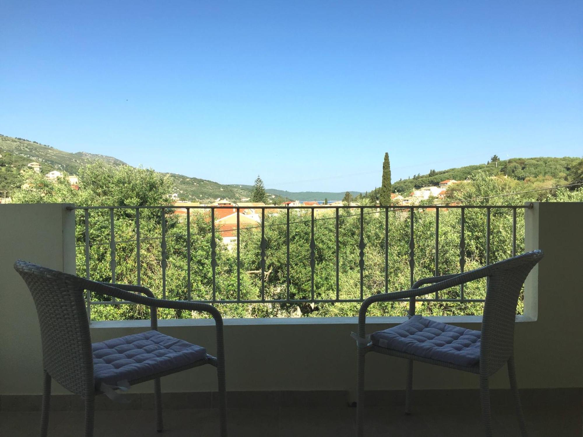 Villa Petrino - Central Flat Location Within Kassiopi. Sleeps 8 Экстерьер фото